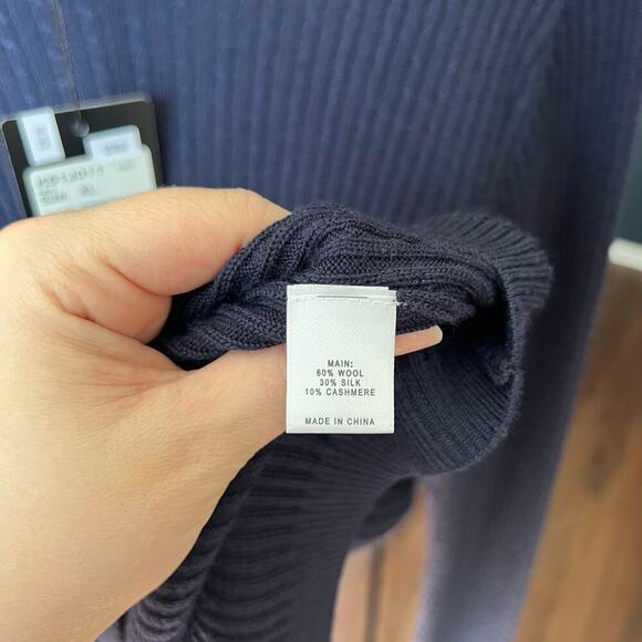 NWT St. John Cashmere Blend Turtleneck Sweater - Picture 8 of 9